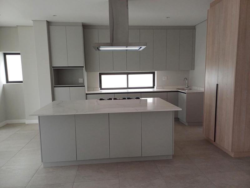 To Let 4 Bedroom Property for Rent in Somerset West Western Cape